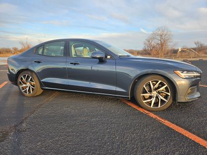 Used 2020 Volvo S60 T6 Momentum