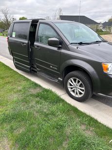 Used 2016 Dodge Grand Caravan SXT w/ UConnect Hands-Free Group