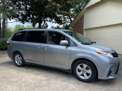 Used 2018 Toyota Sienna LE