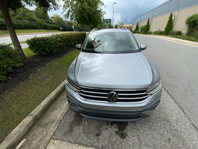 Used 2022 Volkswagen Tiguan SE w/ Panoramic Sunroof Package