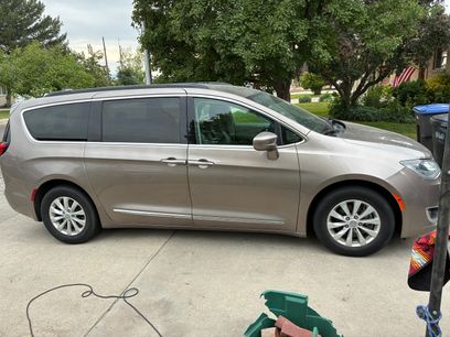 Used 2017 Chrysler Pacifica Touring-L