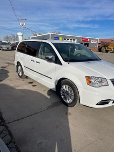 Used 2014 Chrysler Town & Country Limited