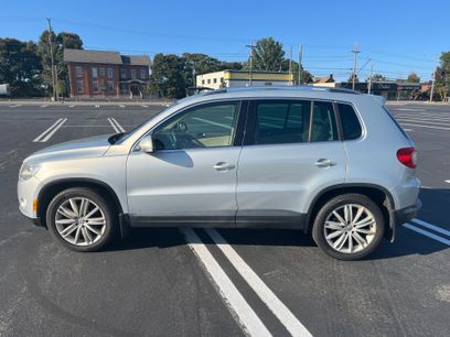 Used 2010 Volkswagen Tiguan SE