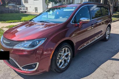 Used 2017 Chrysler Pacifica Limited w/ UConnect Theater Package