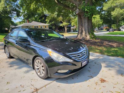 Used 2013 Hyundai Sonata SE w/ Navigation & Sunroof Pkg