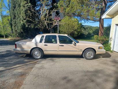 Used 1995 Lincoln Town Car Cartier