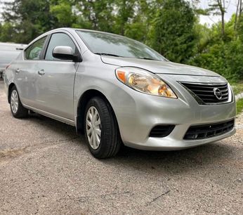 Used 2013 Nissan Versa SV w/ Convenience Pkg