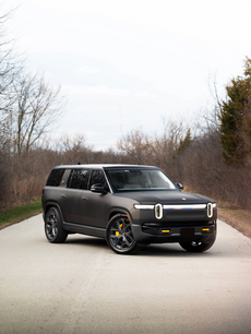 Used 2025 Rivian R1S Premium