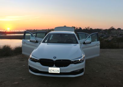Used 2018 BMW 530e w/ Premium Package 2
