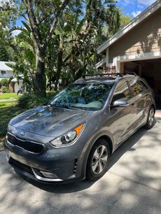 Used 2017 Kia Niro EX