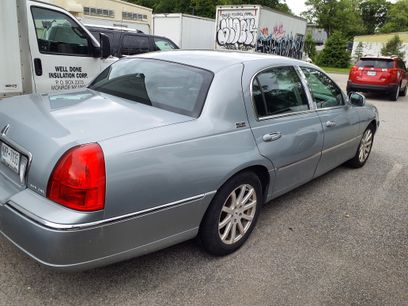 Used 2006 Lincoln Town Car Signature Limited
