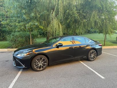 Used 2022 Lexus ES 300h w/ Premium Package