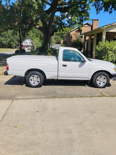 Used 2004 Toyota Tacoma 2WD Regular Cab