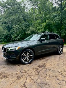 Used 2018 Volvo XC60 T5 Momentum w/ Vision Package