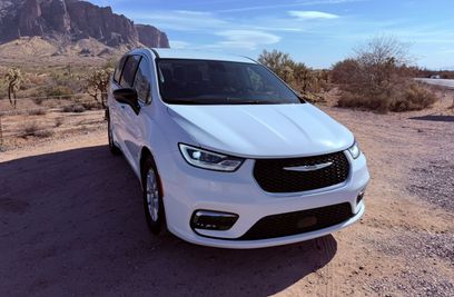 Used 2024 Chrysler Pacifica Touring-L