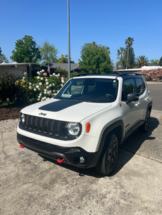 Used 2018 Jeep Renegade Trailhawk w/ UConnect 8.4 Nav Group