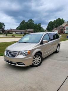 Used 2016 Chrysler Town & Country Touring w/ Driver Convenience Group