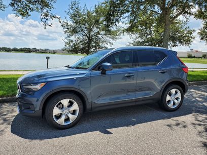 Used 2021 Volvo XC40 T5 Momentum