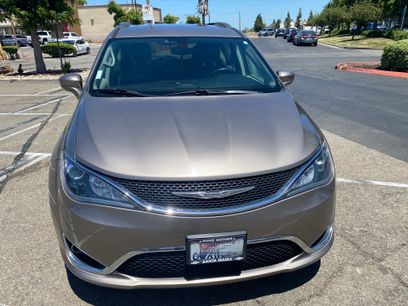Used 2018 Chrysler Pacifica Touring-L
