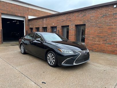 Used 2020 Lexus ES 300h w/ Premium Package