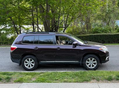 Used 2011 Toyota Highlander SE