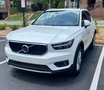 Used 2022 Volvo XC40 T4 Momentum