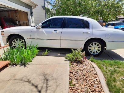 Used 2010 Lincoln Town Car Signature Limited