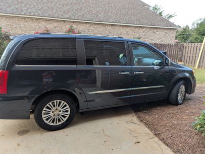 Used 2014 Chrysler Town & Country Limited w/ Luxury Group