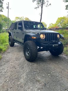 Used 2023 Jeep Gladiator Sport