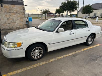Used 2001 Lincoln Town Car Signature