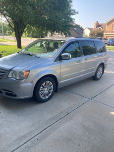 Used 2013 Chrysler Town & Country Touring-L w/ Driver Convenience Group