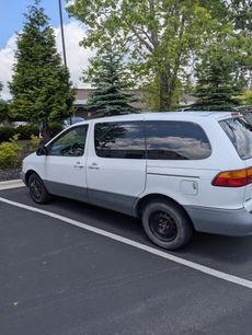 Used 1999 Toyota Sienna CE