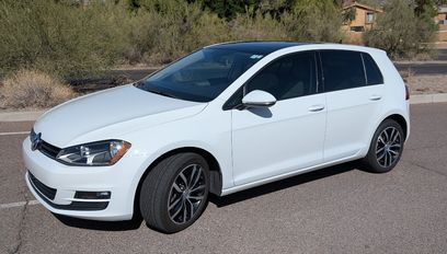 Used 2017 Volkswagen Golf SE
