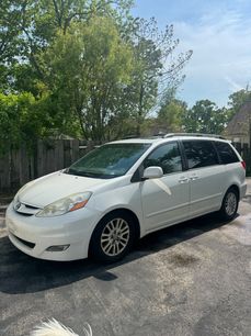 Used 2007 Toyota Sienna XLE