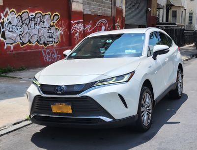 Used 2021 Toyota Venza XLE w/ Softex Package
