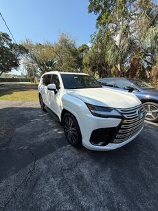 Used 2023 Lexus LX 600 4WD w/ Luxury Package