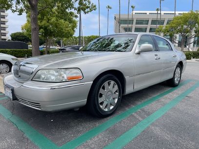 Used 2005 Lincoln Town Car Signature Limited