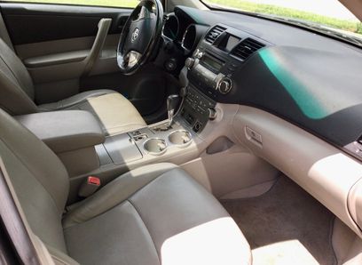 Used 2010 Toyota Highlander SE