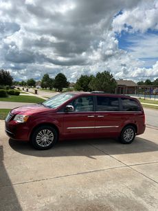 Used 2013 Chrysler Town & Country Touring-L w/ Driver Convenience Group