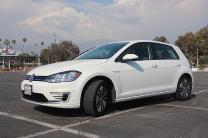 Used 2019 Volkswagen e-Golf SE w/ Driver Assistance Package