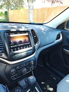 Used 2017 Jeep Cherokee Latitude w/ Comfort/Convenience Group
