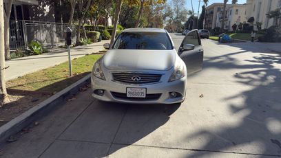Used 2011 INFINITI G25 x w/ Moonroof Pkg