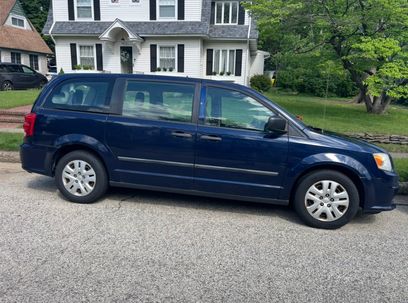 Used 2014 Dodge Grand Caravan American Value Package w/ UConnect Hands-Free Group