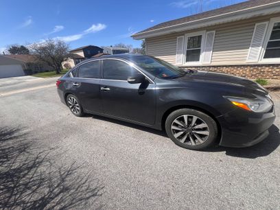 Used 2017 Nissan Altima 2.5 SL w/ Moonroof Package