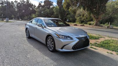 Used 2022 Lexus ES 300h
