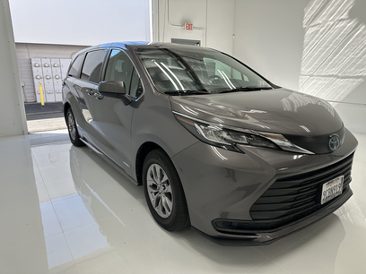 Used 2021 Toyota Sienna LE