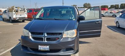 Used 2014 Dodge Grand Caravan American Value Package w/ UConnect Hands-Free Group