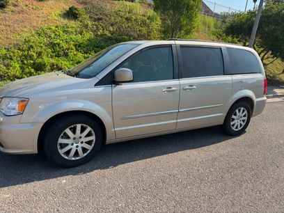 Used 2013 Chrysler Town & Country Touring w/ Trailer Tow Group