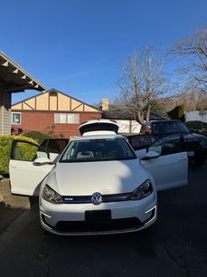 Used 2016 Volkswagen e-Golf SE w/ DC Fast Charging Package