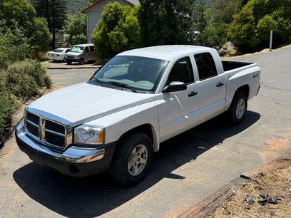 Used 2005 Dodge Dakota SLT